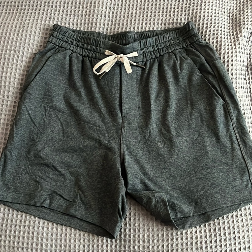Lululemon Men’s Soft Jersey Short 5” - Small - Heathered Navy